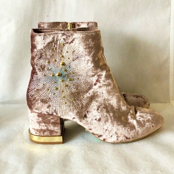 Design Lab Blush 8.5 Velvet Ankle Boots with Gold Embellishments - Picture 2 of 9